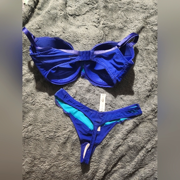 Ann Summers Sexy Plunge bra & matching sexy thong in blue lace - Picture 2 of 9
